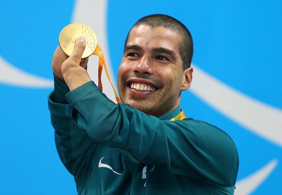 Daniel Dias com um de seus ouros na Rio 2016 — Foto: Fernando Maia/MPIX/CPB Imagem