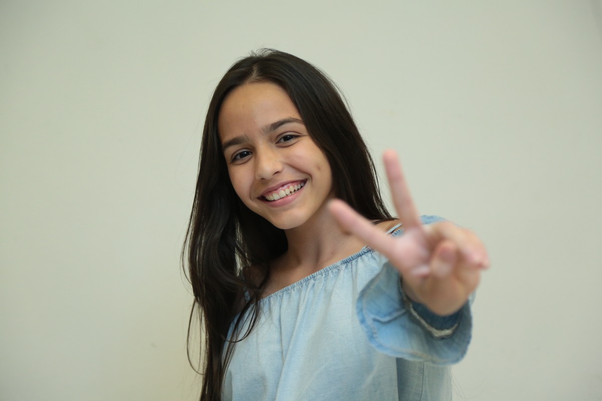 Júlia Paz cai no choro após conquistar Carlinhos Brown com 'Casinha