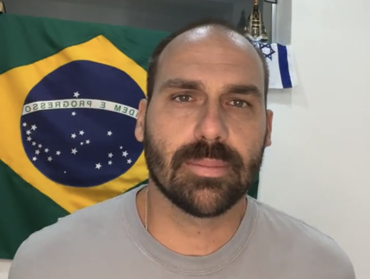 O ‘esconderijo’ de Eduardo Bolsonaro na casa de Lira durante a reunião sobre reação a atos terroristas