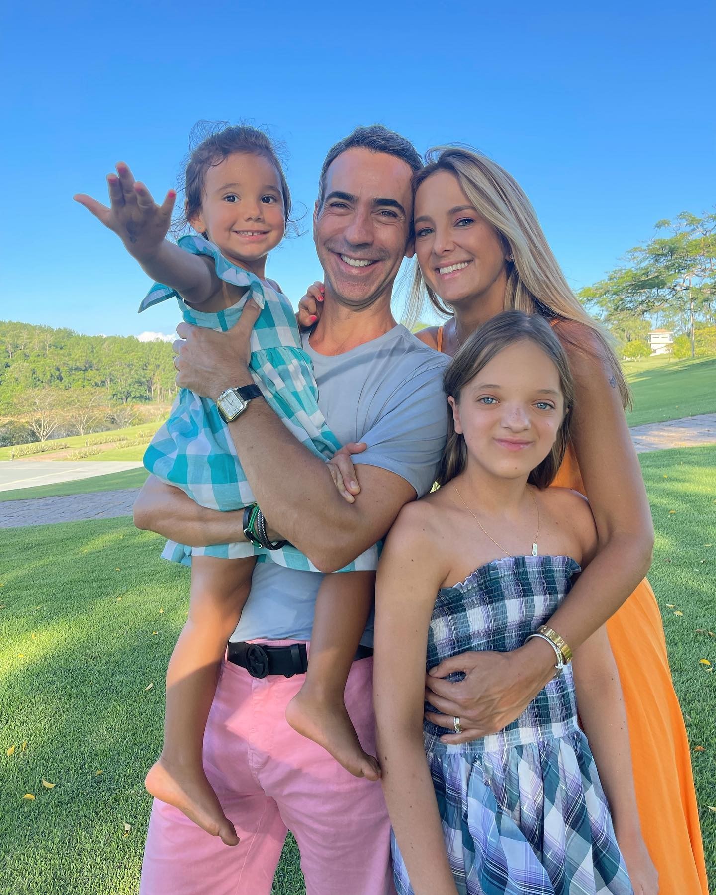 Ticiane Pinheiro com a família (Foto: Reprodução/ Instagram)