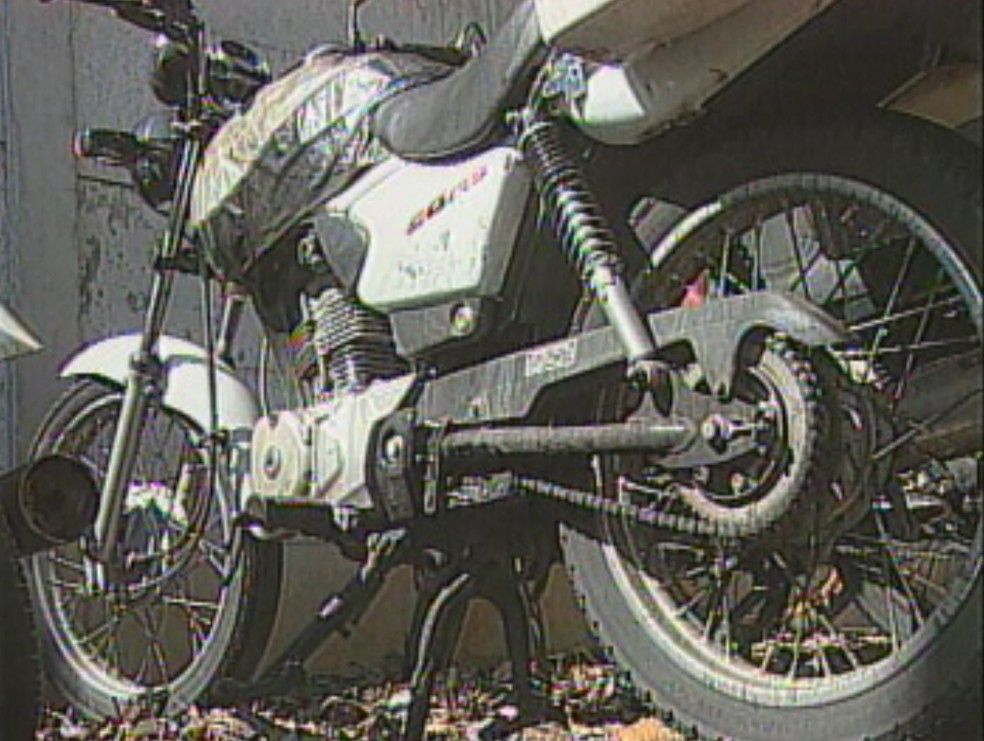Moto de trabalho da Leila em 2003 ? Foto: Reprodu??o/TV TEM