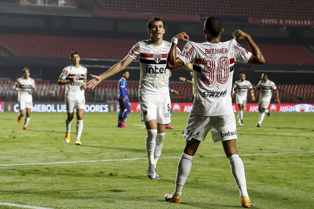 Brenner comemora gol do São Paulo com Pablo — Foto: Staff Images / CONMEBOL