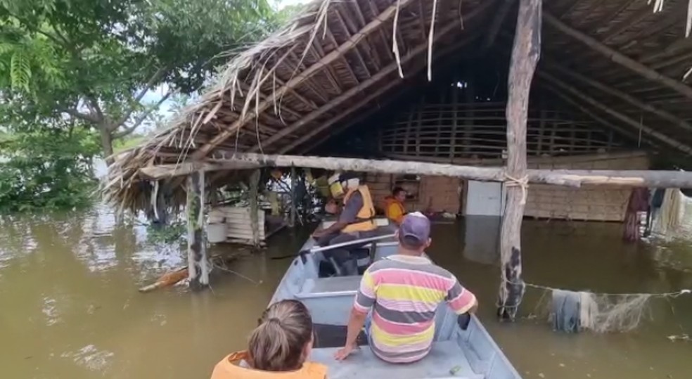 Famílias são resgatadas no norte do TO após enchente — Foto: Defesa Civil/Governo do Tocantins