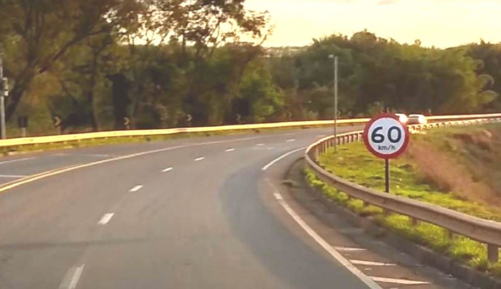 Placa Que Confundia Motoristas Na Rodovia Sp 225 Em Analandia E Retirada Pelo Der Sao Carlos E Araraquara G1