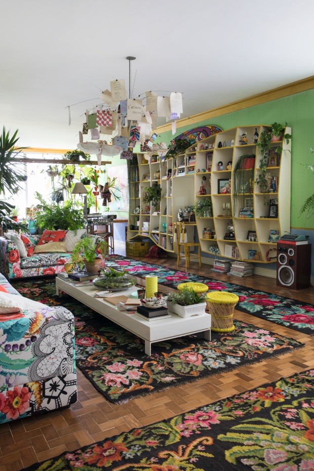 O apartamento colorido e vibrante de Adriana Barra (Foto: Lufe Gomes)