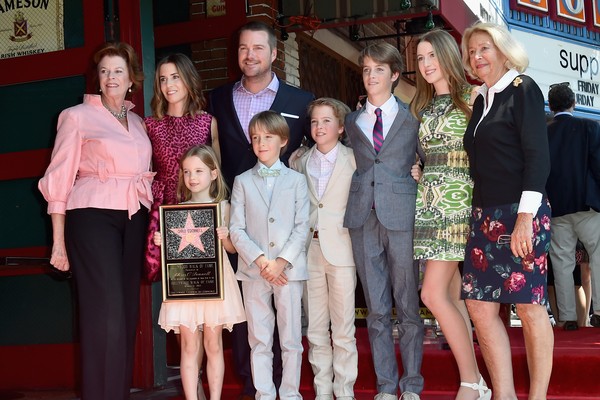 Chris O'Donnell com a família após ganhar uma estrela na Calçada da Fama (Foto: Getty Images)