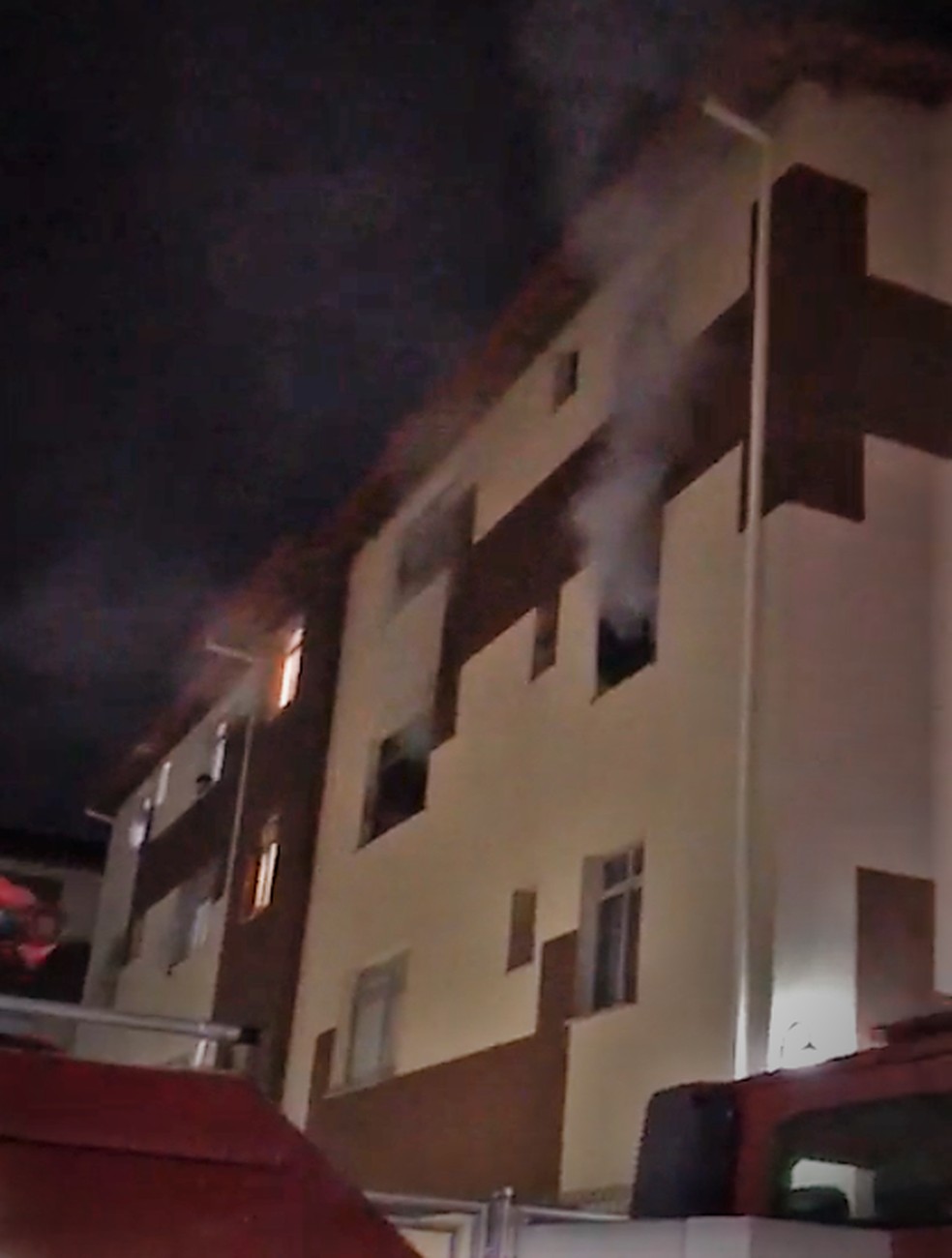 Incêndio atingiu apartamento de irmãs idosas em Contagem. — Foto: Redes Sociais/Reprodução