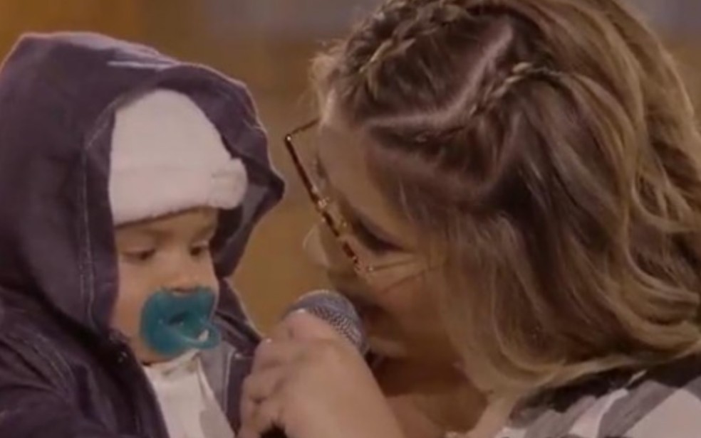 Marília Mendonça com o filho Leo, em foto de arquivo  — Foto: Instagram/Reprodução