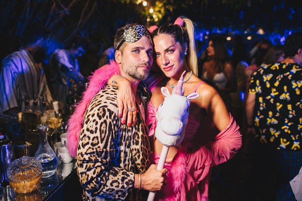Giovanna Ewbank e Leo Fuchs recebem famosos para uma festa do pijama, no Rio (Foto: Alexandre Woloch)