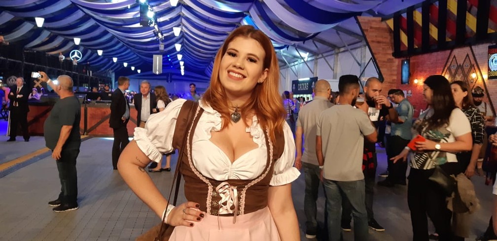 Gabriela de Almeida Lima, 20 anos, é da comunidade alemã em Parelheiros — Foto: Bárbara Muniz Vieira/G1