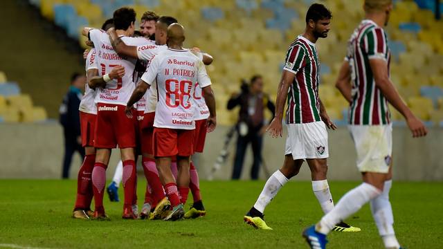 Internacional derrotou Fluminense no MaracanÃ£