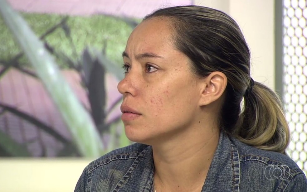 Rowena cobra investigaÃ§Ã£o do crime que matou o marido, feito refÃ©m em Senador Canedo (Foto: TV Anhanguera/ReproduÃ§Ã£o)