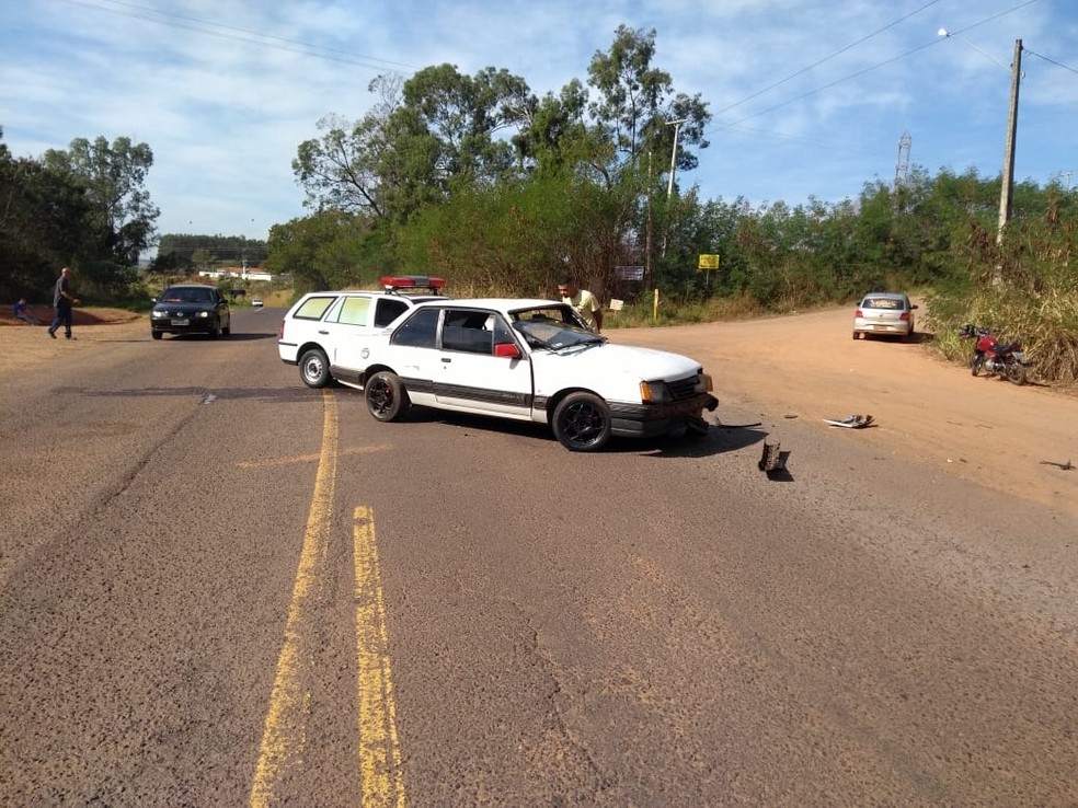 Acidente aconteceu na Rodovia Ângelo Rena — Foto: Eudes Elias/Cedida