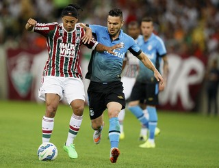 Meia indicado por Roger tem estreia discreta e dá só 3 passes em derrota