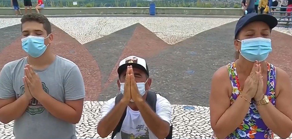 Romeiro paga promessa e viaja 600 quilômetros a pé de João Pessoa a Juazeiro do Norte — Foto: TV Verdes Mares/Reprodução