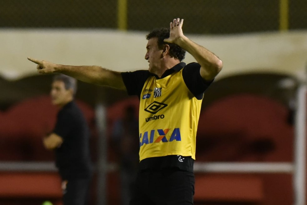 Cuca tambÃ©m valorizou o triunfo sobre o VitÃ³ria nesta sexta-feira â€” Foto: Ivan Storti/Santos FC