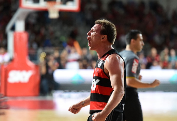 OFF - Com sonho olímpico lá em cima, Rafa Luz volta à Espanha após deixar o Fla