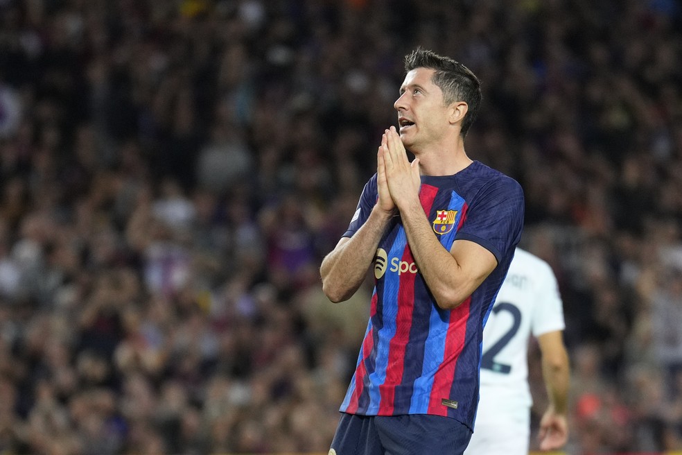 Lewandowski tem dois prêmios de melhor do mundo da Fifa, mas nunca ganhou a Bola de Ouro — Foto: Alejandro García/EFE