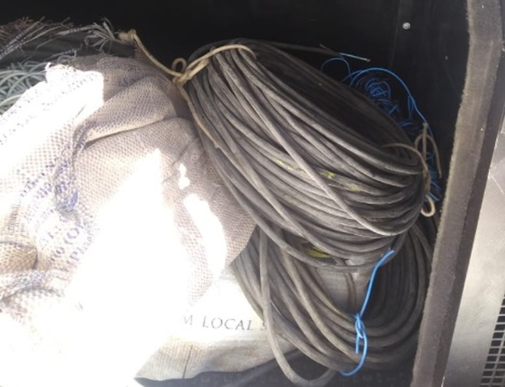 PolÃ­cia apreende quase uma tonelada de fio de cobre roubado â Foto: Arquivo pessoal