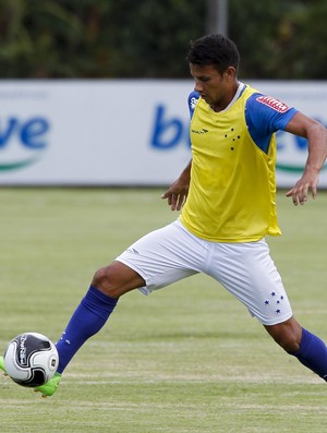 Henrique valoriza força da torcida do Cruzeiro, mesmo em menor número