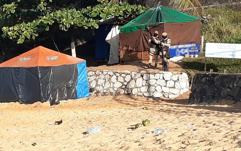 Praia da Boa Viagem na manhã desta terça-feira, após o corpo de Rauan ser encontrado — Foto: Adriana Oliveira/TV Bahia