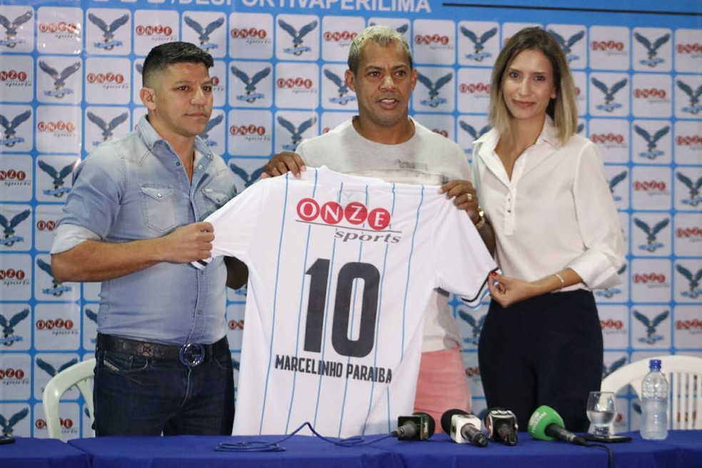 Resultado de imagem para quero  fotos   de marcelinho  paraiba   com  a  camisa   da  peri  lima