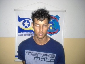 Jovem foi preso em flagrante suspeito de tráfico de drogas em Gurupi (Foto: Divulgação/PM)