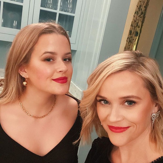 Semelhança entre Reese Witherspoon e filha impressiona nas redes: "Gêmeas" (Foto: Reprodução Instagram)