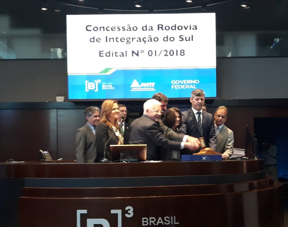 CCR celebra a vitória no leilão da Rodovia de Integração do Sul, a única estrada federal levada a leilão em 2018 — Foto: Tais Laporta/G1