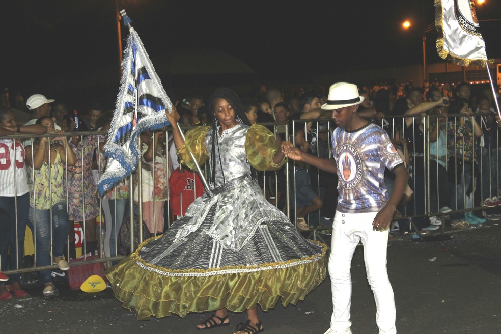 No ano passado, desfile simbólico foi feito no Camaru durante festa com apoio de empresas de Uberlândia  (Foto: Caroline Aleixo/G1)