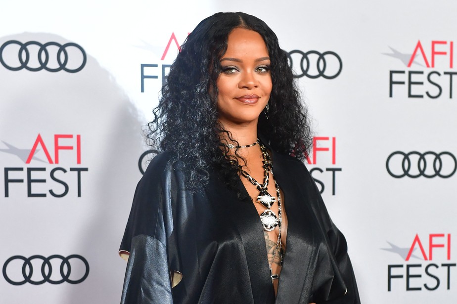 De volta aos palcos após sete anos, Rihanna levará raízes caribenhas ao Super Bowl