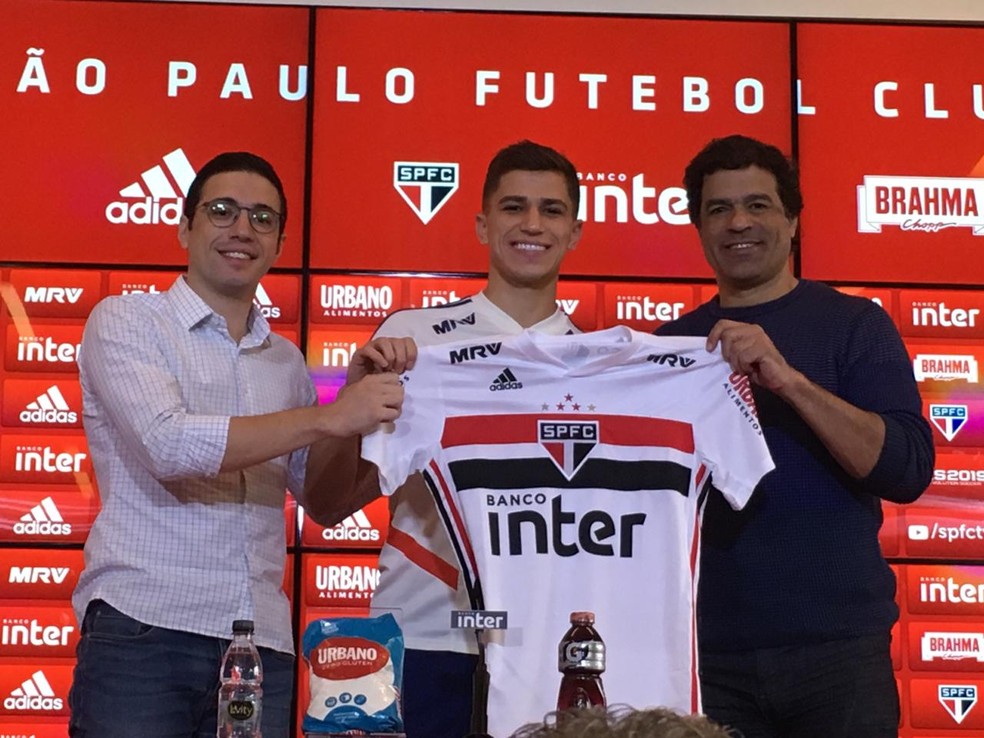 Jogadores de São Paulo e Flamengo ajudam leilão de festival de música