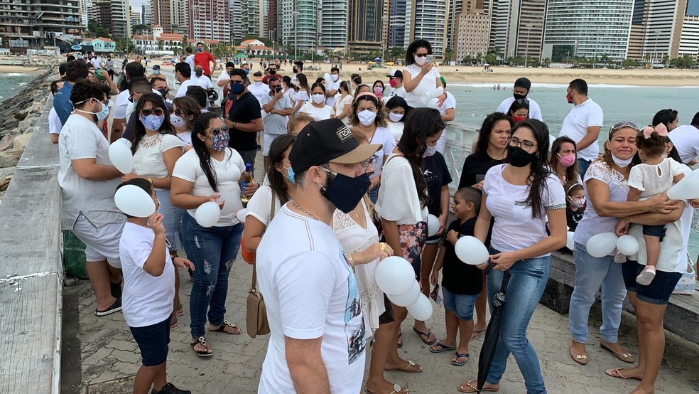 Homenagem a motorista assassinado uniu amigos, familiares e colegas de profissão — Foto: Isaac Macedo/TV Verdes Mares