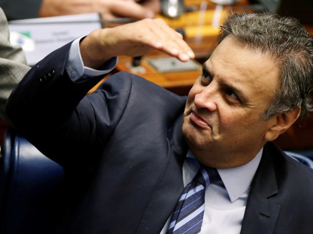 O senador Aécio Neves (PSDB-MG) durante durante sessão para votação da admissibilidade do processo de impeachment da presidente Dilma Rousseff no Senado, em Brasília (Foto: Ueslei Marcelino/Reuters)