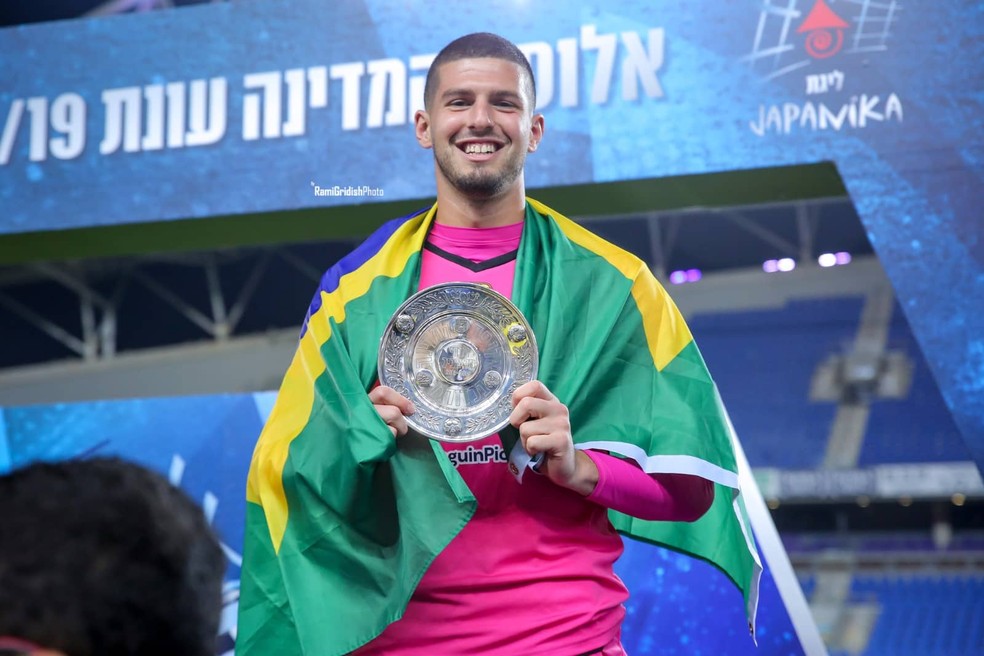 DAniel comemora título pelo Maccabi Tel Aviv — Foto: Divulgação/Maccabi Tel Aviv