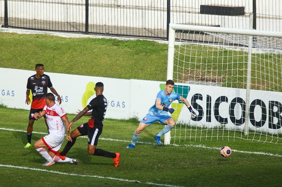 Wallace Pernambucano abriu o placar para o Am&eacute;rica-RN &mdash; Foto: Alexandre Lago