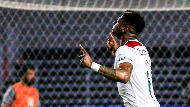 Yony comemora gol pelo Flu