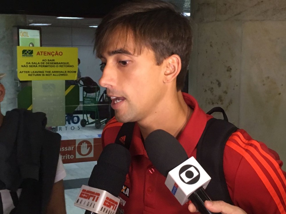C&eacute;sar prefere n&atilde;o se manifestar muito sobre a situa&ccedil;&atilde;o envolvendo Diego Alves &mdash; Foto: Marcelo Baltar/GloboEsporte.com
