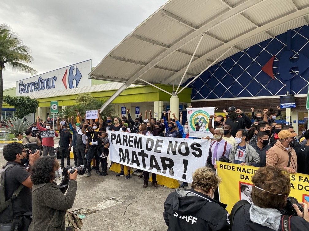Unidade do Carrefour no Rio é fechada após protesto por morte de João Beto,  em Porto Alegre | Rio de Janeiro | G1