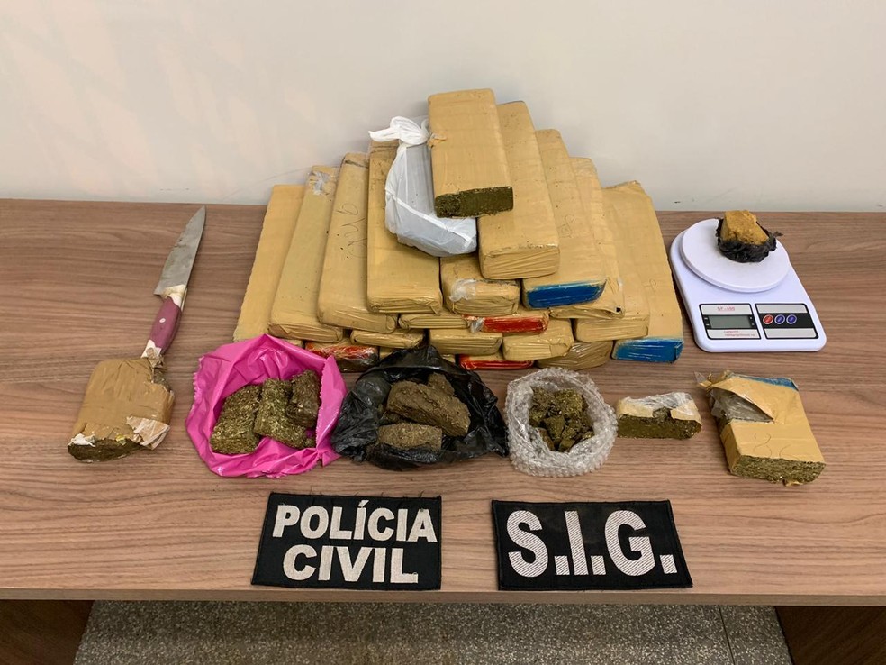 Droga foi encontrada na casa de suspeitos, após prisão de casal com tornozeleira eletrônica. — Foto: Polícia Civil/Divulgação