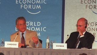 O presidente Fernando Henrique Cardoso discursa no encerramento do WORLD ECONOMIC FORUM AO DE KLAUS SCHWAB PRESIDENTE DO WORLD ECONOMIC FORUM. — Foto: SÉRGIO TOMISAKI
