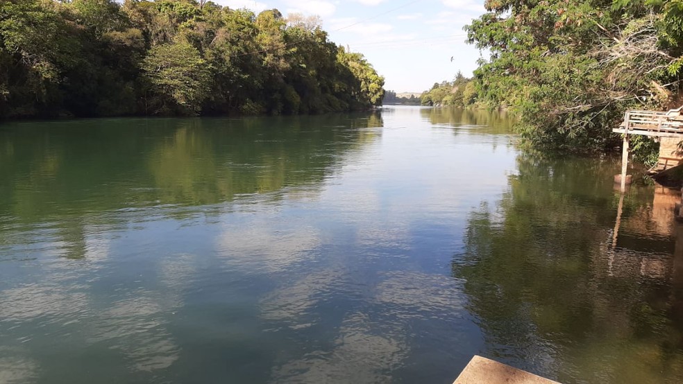 Jovem de 15 anos estava nadando com os amigos no Rio Paranapanema na tarde deste domingo (28) — Foto: Adolfo Lima/TV TEM