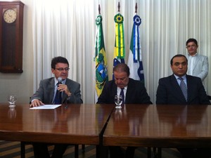 Edvan Martins, Paulinho Freire e Ney Jr logo após a renúncia (Foto: Caroline Holder/G1)