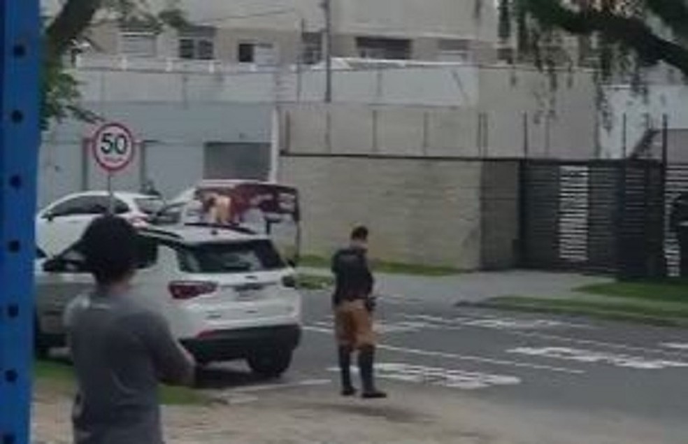 Caso aconteceu no bairro Rebouças. Equipes da PM interditaram ruas — Foto: Imagem cedida