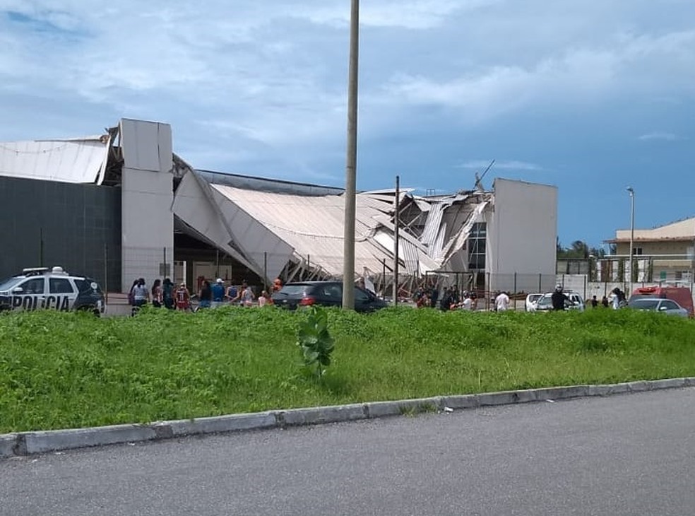 Alunos chegavam para o turno da tarde quando acidente aconteceu no Vicente PinzÃ³n â€” Foto: Arquivo pessoal