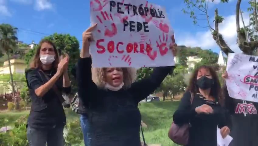 Atingidos pelas chuvas em Petrópolis cobram agilidade na concessão de aluguel social e melhorias na cidade