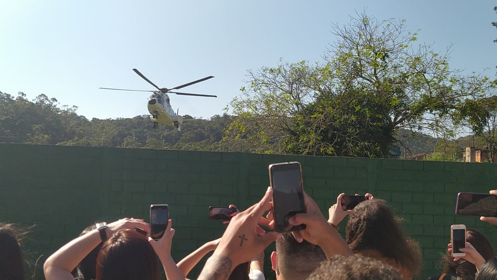 Presidente Jair Bolsonaro chegou de helicóptero a Tapiraí — Foto: Pâmela Ramos/G1