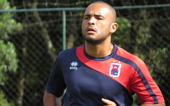 L. Flávio dribla cansaço e se escala no Paraná: 