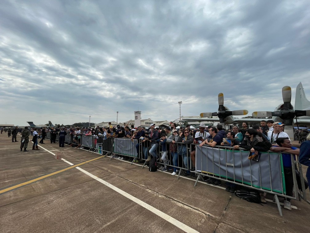 Domingo Aéreo na Academia da Força Aérea em Pirassununga distribuiu 50 mil ingressos. — Foto: Ana Marin/g1