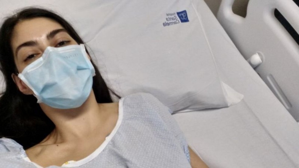 Ela passou incialmente por sessões de quimioterapia e, na sequência, por imunoterapia — Foto: Arquivo Pessoal/Via BBC
